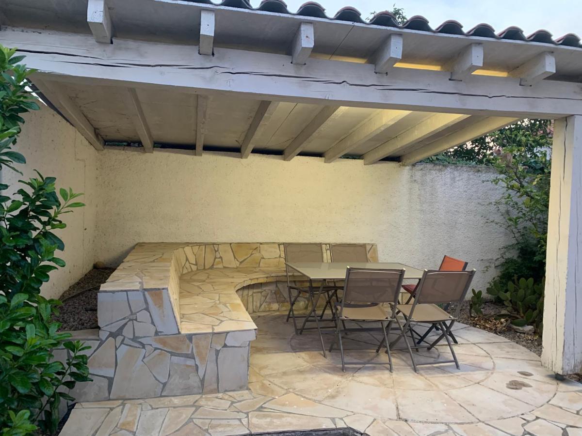 Charmant Logement Avec Piscine Saint-Feliu-d'Avall Exterior photo